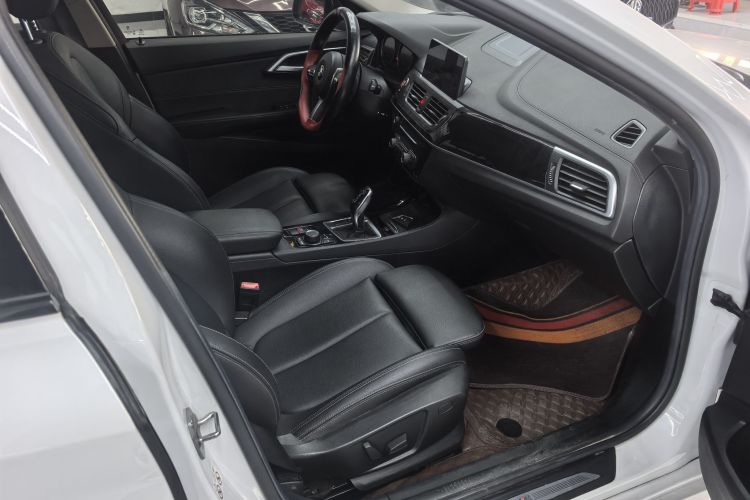 宝马1系 2020款 120i M运动套装中控内饰7004