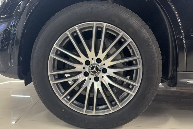 奔驰GLC 2025款 改款 GLC 300 L 4MATIC 动感型 5座局部细节9003