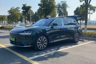 鸿蒙智行 问界M9 2025款 增程 Ultra版 52kWh 6座版