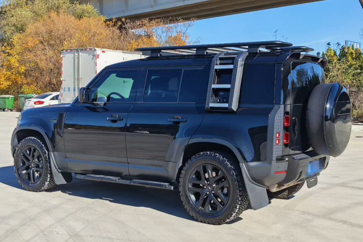 路虎卫士 2023款 改款 110 3.0T P400 暗黑特别版车身外观6006