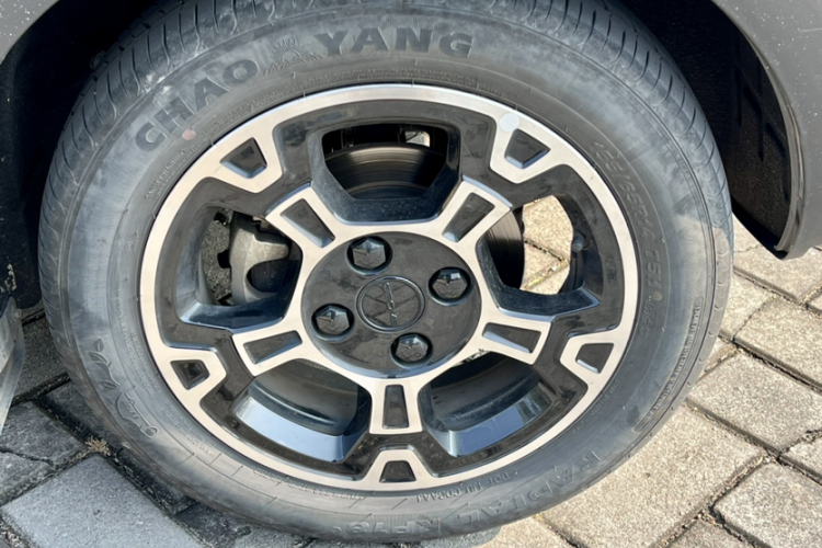 吉利银河 2024款 200km 熊猫骑士车身外观6006