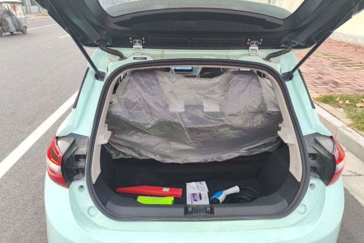 江铃集团新能源 易至EV3 2025款 Plus 330KM舒适型中控内饰7005