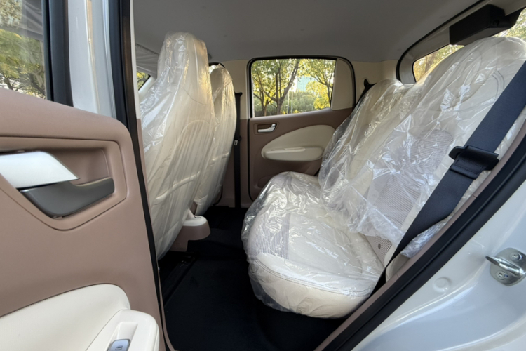 五菱汽车 宏光MINIEV 2025款 四门版 进阶款车身外观6005