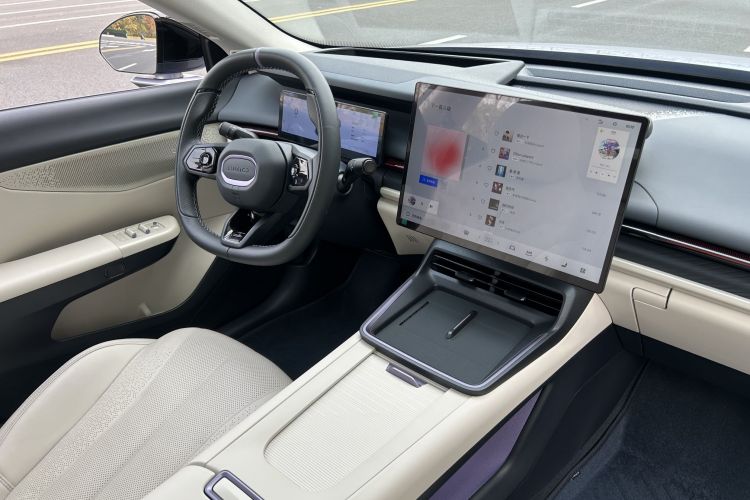 领克07 2024款 EM-P 126长续航智驾Ultra中控内饰7005