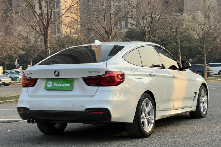 宝马3系GT 2020款 320i M运动套装车身外观6007