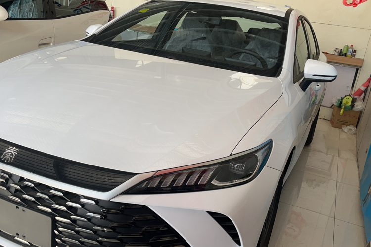 比亚迪 秦PLUS 2025款 DM-i 智驾版 55KM领先型车身外观6005