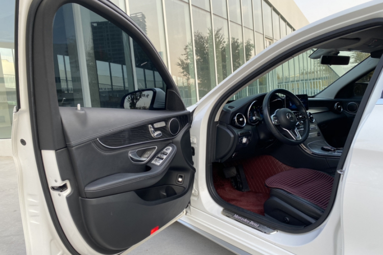 奔驰C级 2019款 改款 C 260 L 运动版中控内饰7001