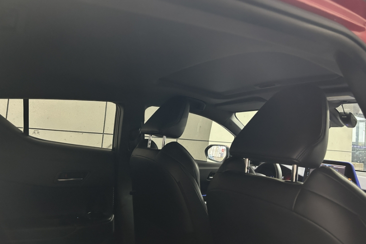 丰田C-HR 2020款 2.0L 领先版局部细节22