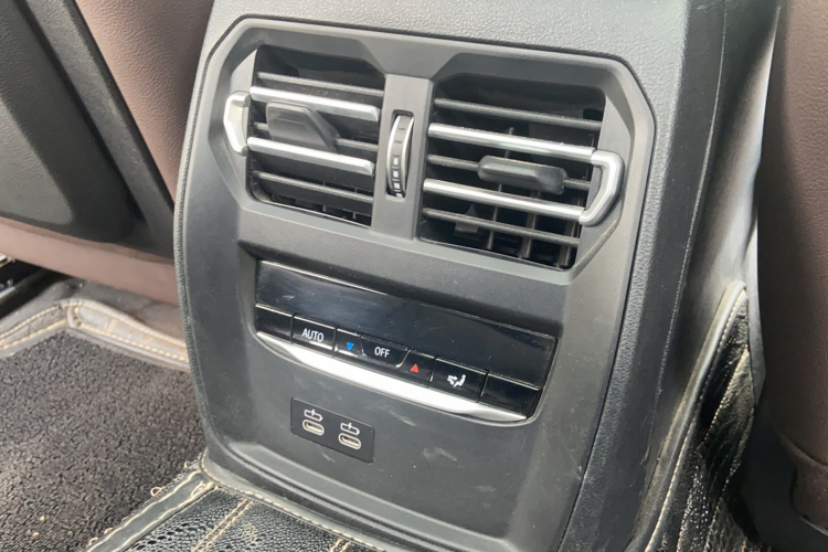 宝马3系 2021款 改款二 325Li M运动套装中控内饰7013