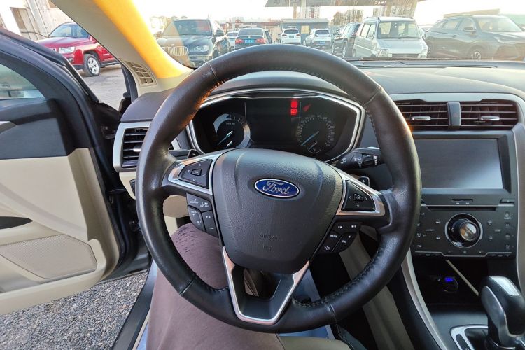 福特 蒙迪欧 2013款 2.0L GTDi200时尚型局部细节9015