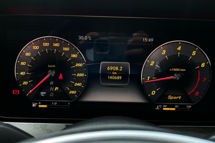 奔驰E级 2018款 改款 E 200 L 运动型 4MATIC中控内饰15