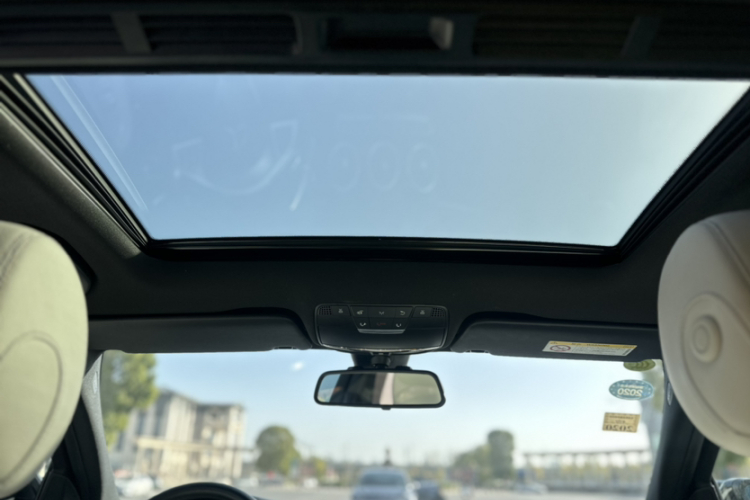 奔驰C级 2016款 C 200 运动版中控内饰7008