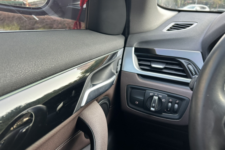 宝马X1 2020款 sDrive20Li 尊享型中控内饰7002