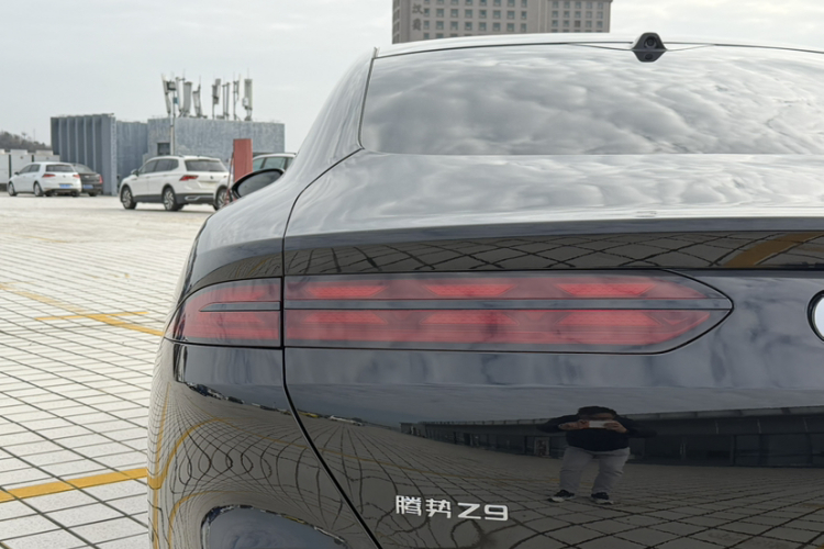 腾势Z9 2024款 1100km 四驱Ultra版车身外观6008