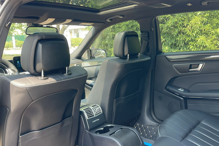 奔驰E级 2015款 改款 E 180 L 运动型中控内饰7004