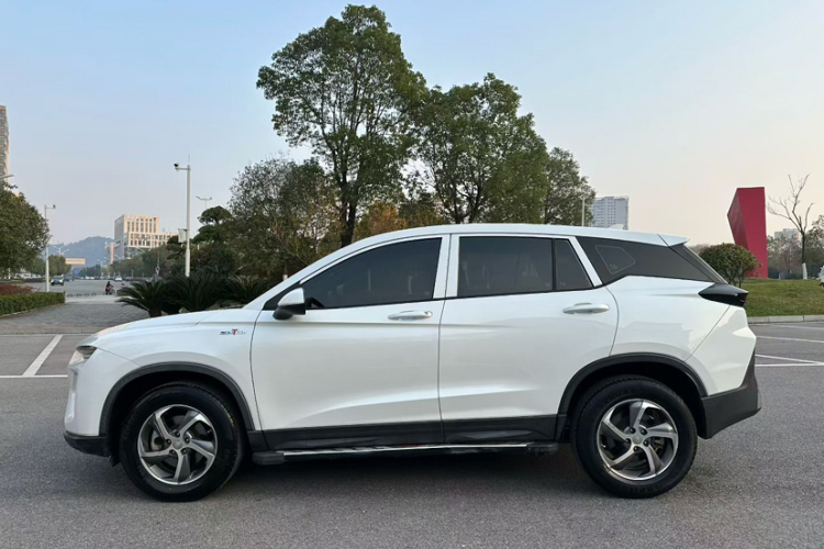 海马8S 2019款 1.6TGDI 手动劲版车身外观6004