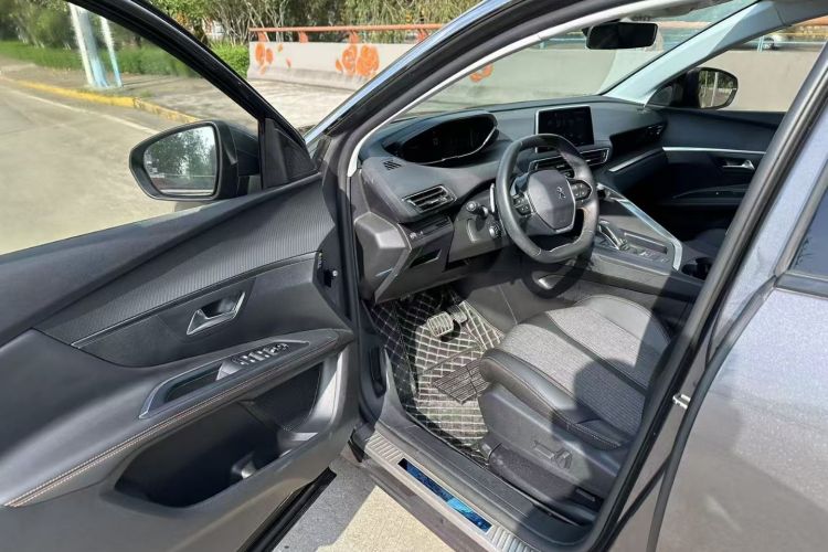 标致5008 2017款 380THP 5座精英版中控内饰7005