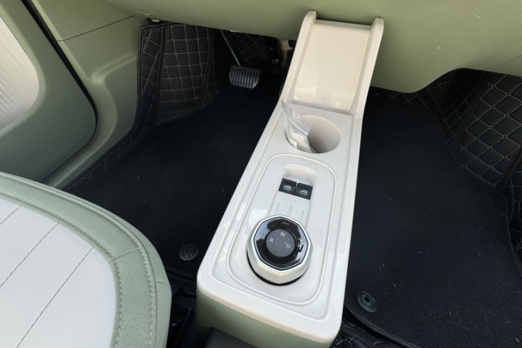 吉利银河 2025款 210km 熊猫骑士局部细节18