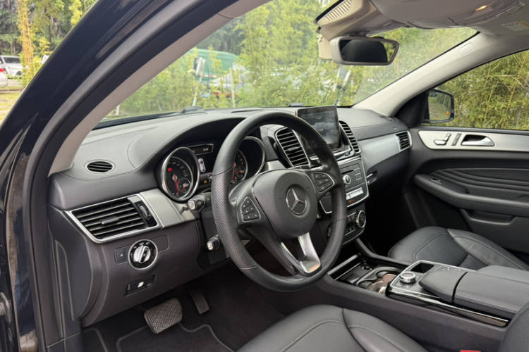 奔驰GLE轿跑 2015款 GLE 320 4MATIC 轿跑SUV中控内饰7010