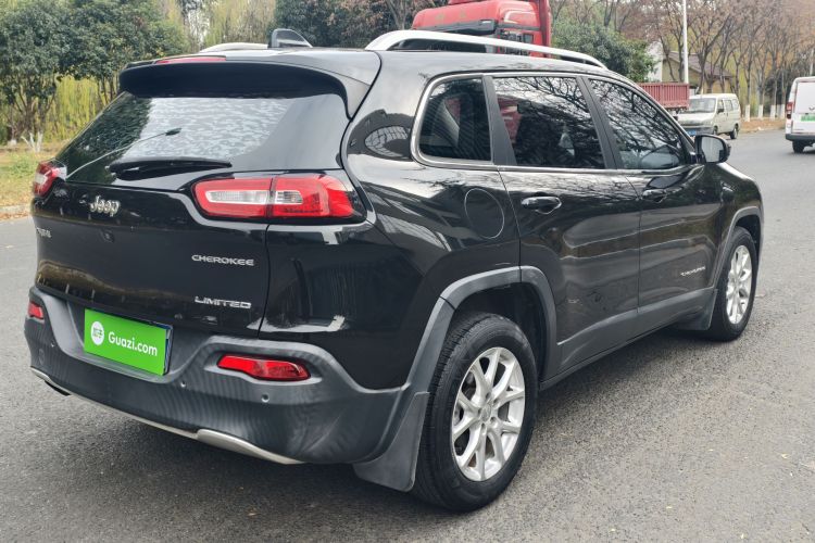 Jeep 自由光 2017款 2.0L 优越版车身外观6006