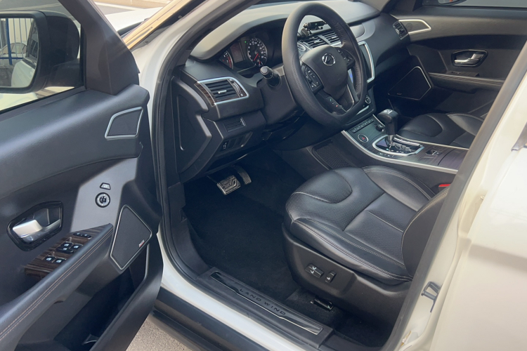 陆风X7 2015款 2.0T 全景旗舰版中控内饰7003