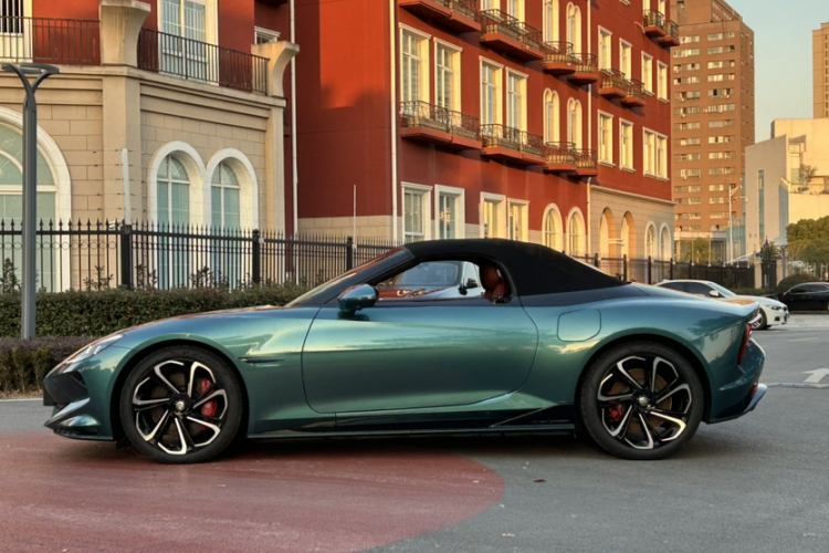 名爵 MG Cyberster 2026款 520km 传奇四驱版车身外观6006