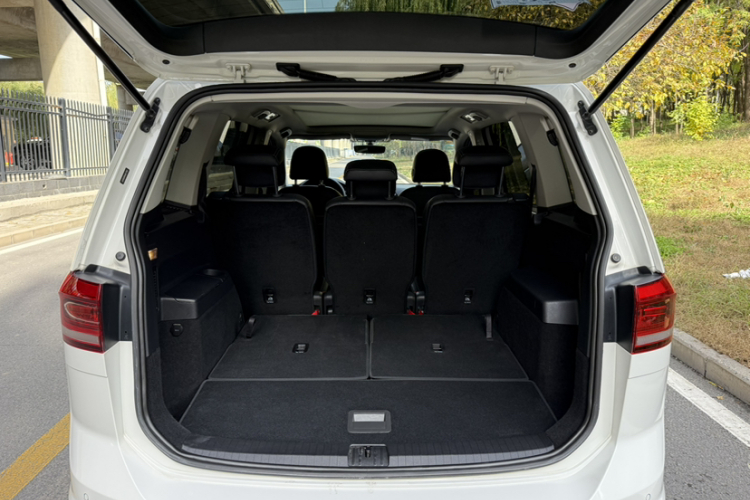 大众 2018款 途安L 280TSI DSG舒适版 7座 国V中控内饰7010