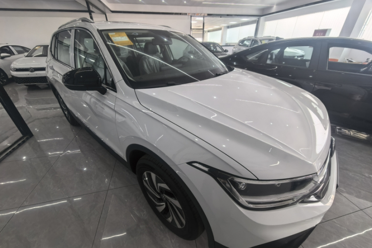 大众 途观L 2025款 出众款 300TSI 自动两驱龙腾版车身外观6002