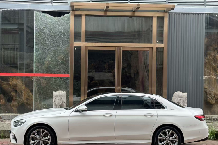 奔驰E级 2021款 改款 E 300 L 运动豪华型车身外观6005