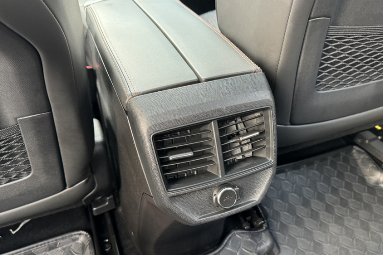 标致4008 2017款 350THP 精英版中控内饰7005