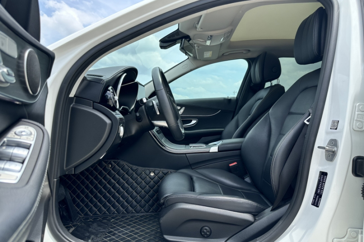 奔驰C级 2021款 C 260 L 运动版中控内饰7004