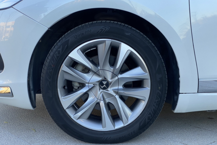 DS 5 2015款 1.6T 豪华版THP160车身外观6002