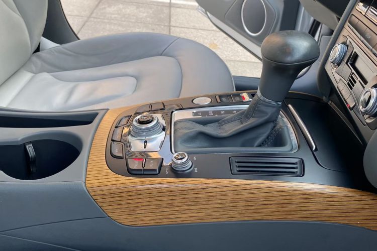 奥迪A4L 2015款 35 TFSI 自动豪华型中控内饰7009