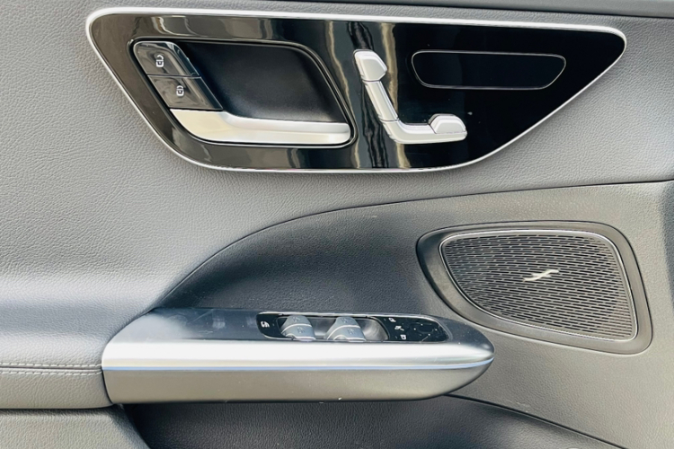 奔驰C级 2022款 C 260 L 运动版中控内饰7013