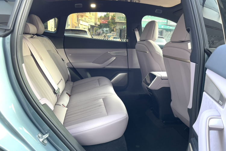 乐道L60 2024款 60kWh 后驱版中控内饰7010