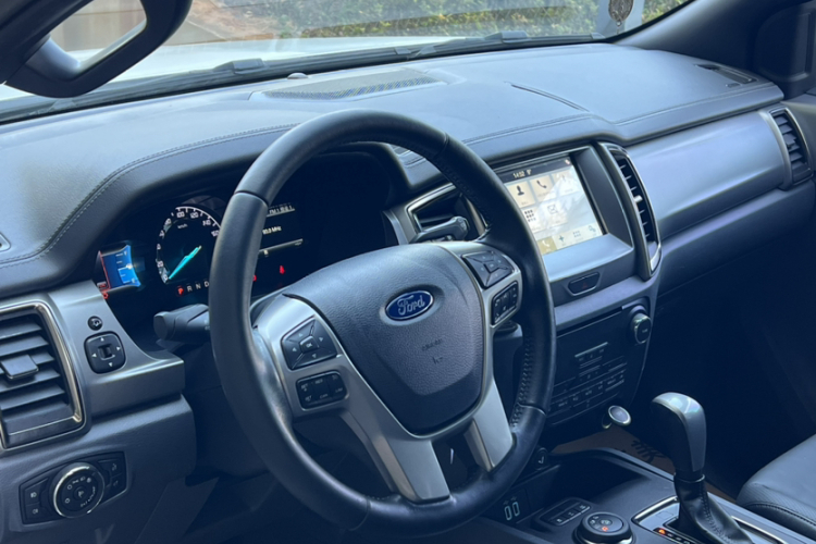 福特 撼路者 2016款 2.0T 汽油自动四驱旗舰版中控内饰7001