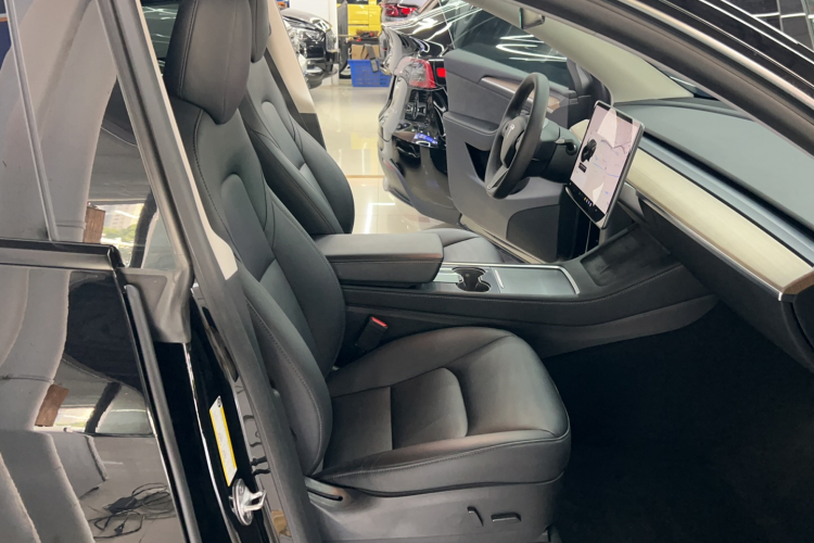特斯拉 Model Y 2021款 标准续航后驱版局部细节41