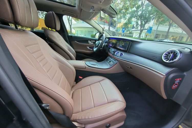 奔驰E级 2020款 改款 E 300 L 运动时尚型中控内饰7007