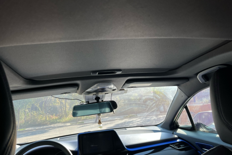 丰田C-HR 2020款 2.0L 领先版局部细节9012