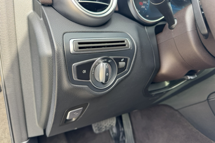 奔驰GLC 2021款 GLC 260 L 4MATIC 动感型中控内饰7007