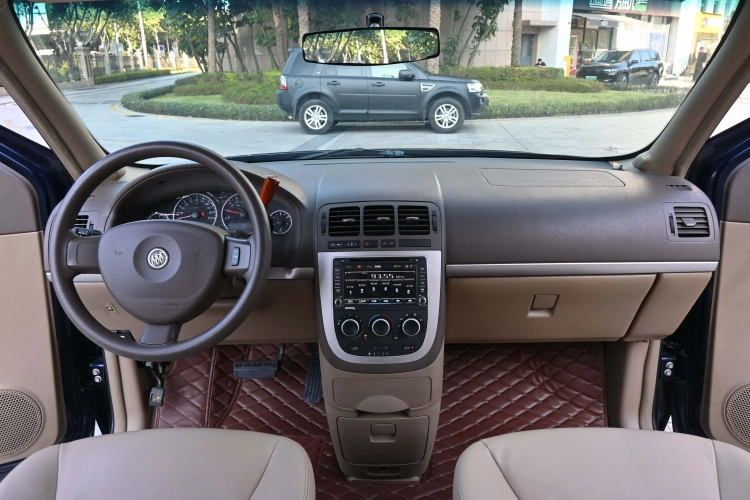 别克GL8 2014款 2.4L 经典版中控内饰7001