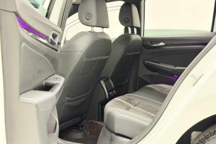 大众 高尔夫 2023款 280TSI DSG R-Line Lite中控内饰7004