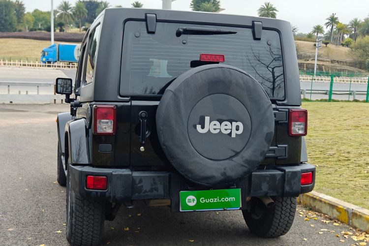 Jeep 牧马人 2015款 3.0L Sahara 四门舒享版车身外观6002