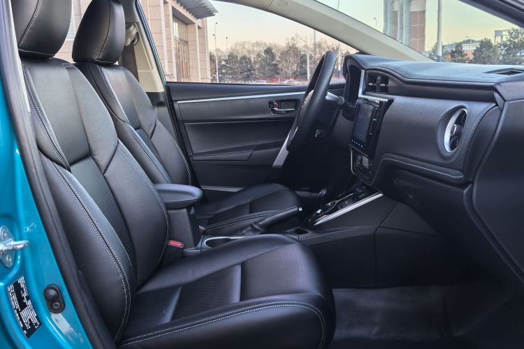 丰田 雷凌双擎E+ 2019款 1.8PH V E-CVT豪华版中控内饰7005