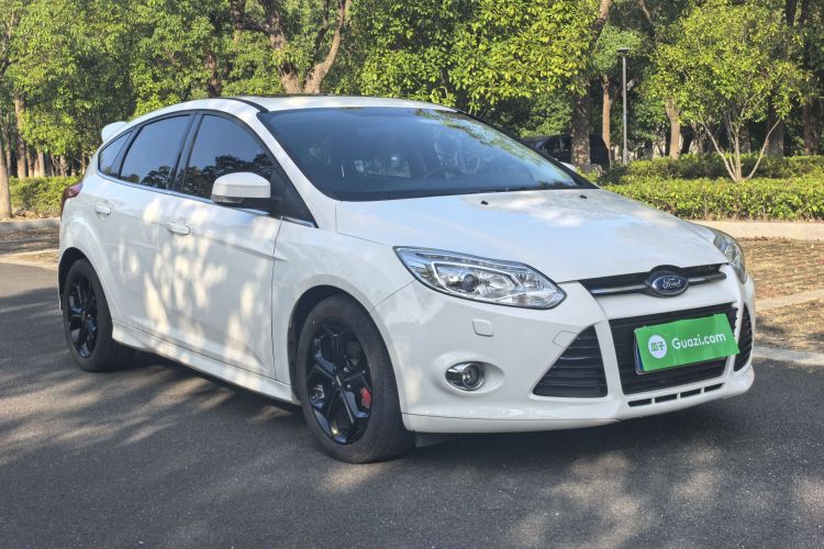 福特 福克斯 2012款 两厢 2.0L 自动豪华运动型车身外观6002