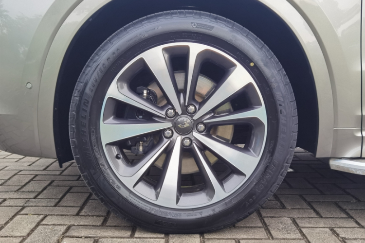 理想汽车 理想ONE 2020款 增程6座版车身外观6006