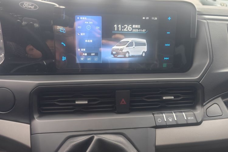 福特 全顺 2023款 2.0T柴油手动多功能商用车中轴低顶5/6座局部细节16