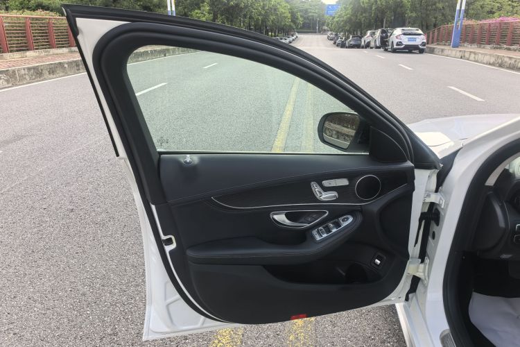 奔驰C级 2016款 C 200 L 运动型中控内饰7012