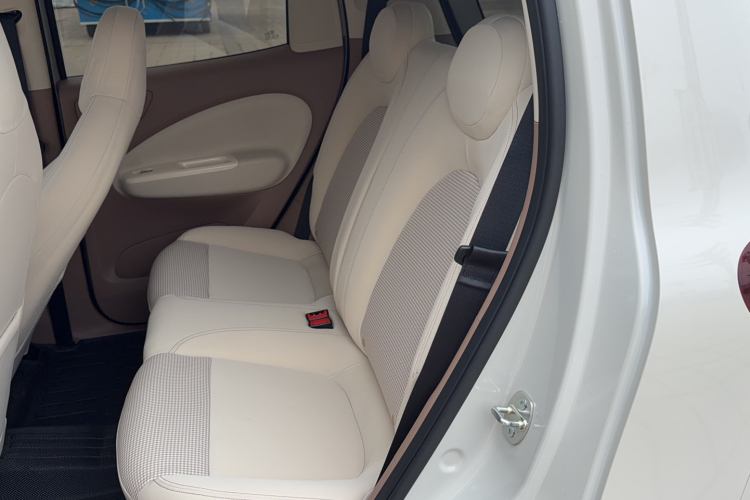 五菱汽车 宏光MINIEV 2025款 四门版 进阶款中控内饰7005