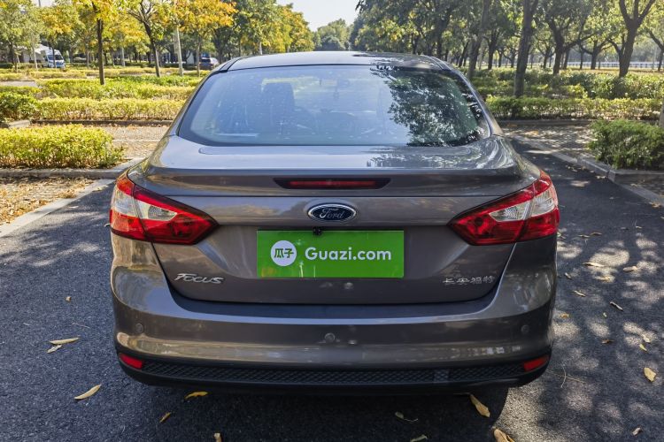 福特 福克斯 2012款 三厢 1.6L 自动风尚型车身外观6004